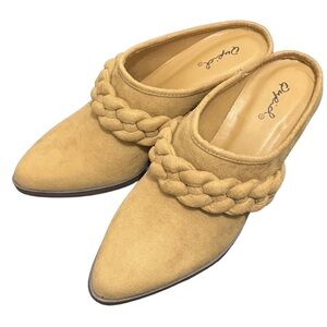 Qupid Size 6 Light Tan Braided Mules